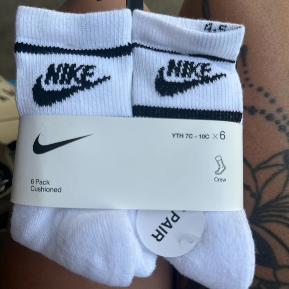 Nike Men's White Crew Socks with Black Swoosh - 6 Pack